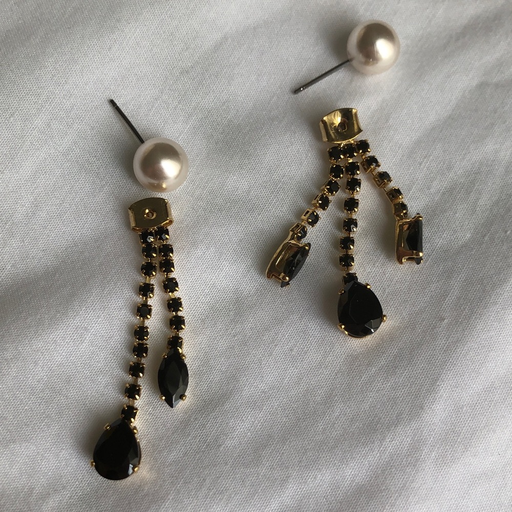 Pearl earrings with dangling black fake jewels